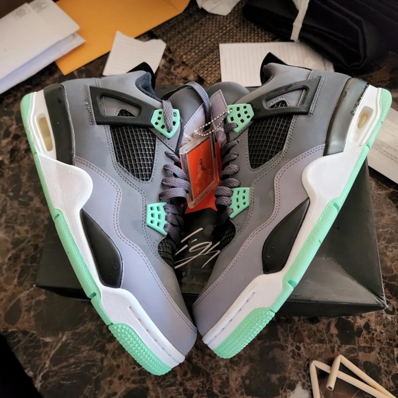 Jordan 4 Green Glow. Size 9.5 VNDS 100% authentic - Picture 5 of 8